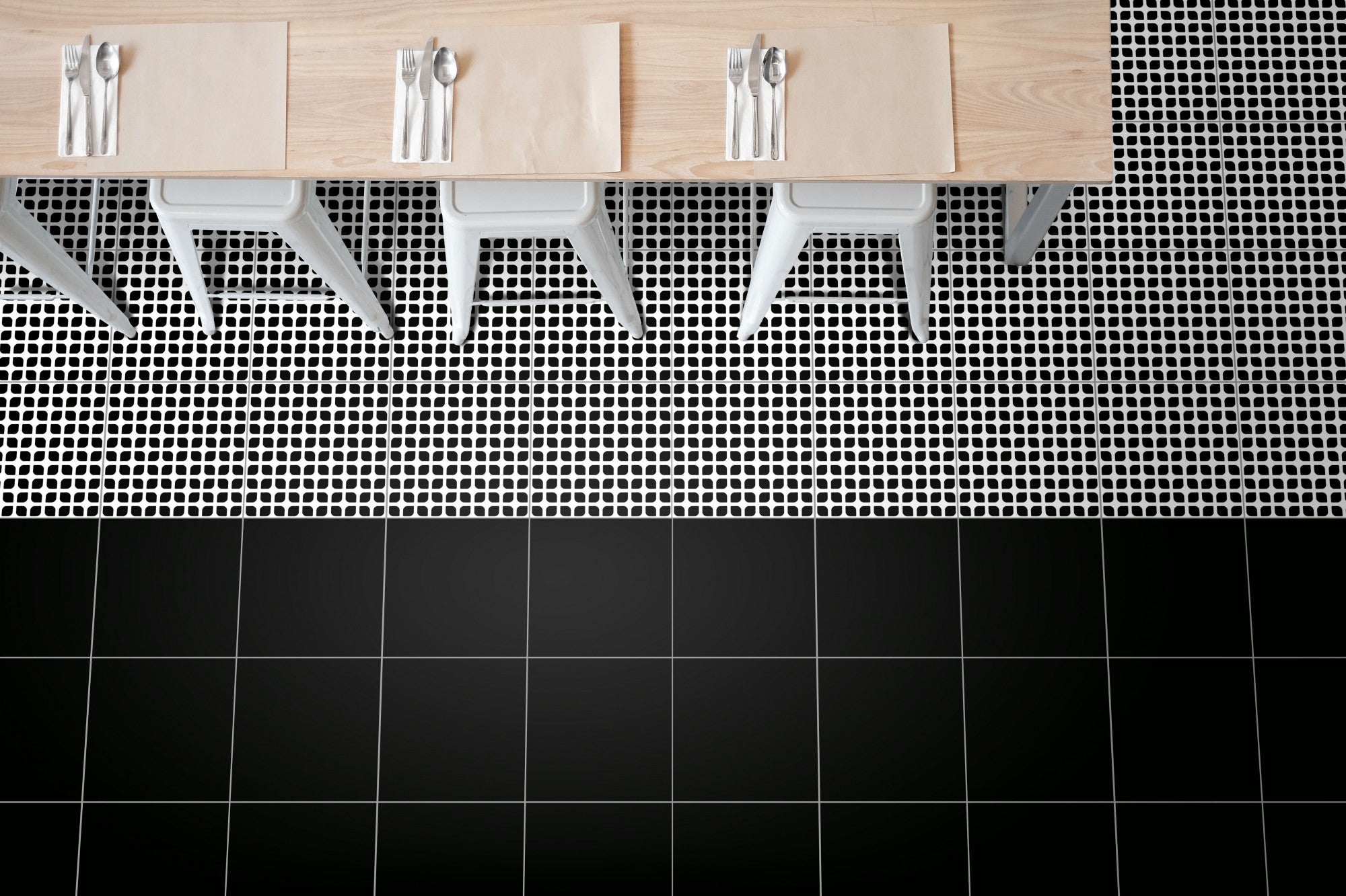 Płytka premium z gresu porcelanowego w jednolitym czarnym kolorze o efekcie hydraulicznej dekoracji, matowa. Black 20x20 cm