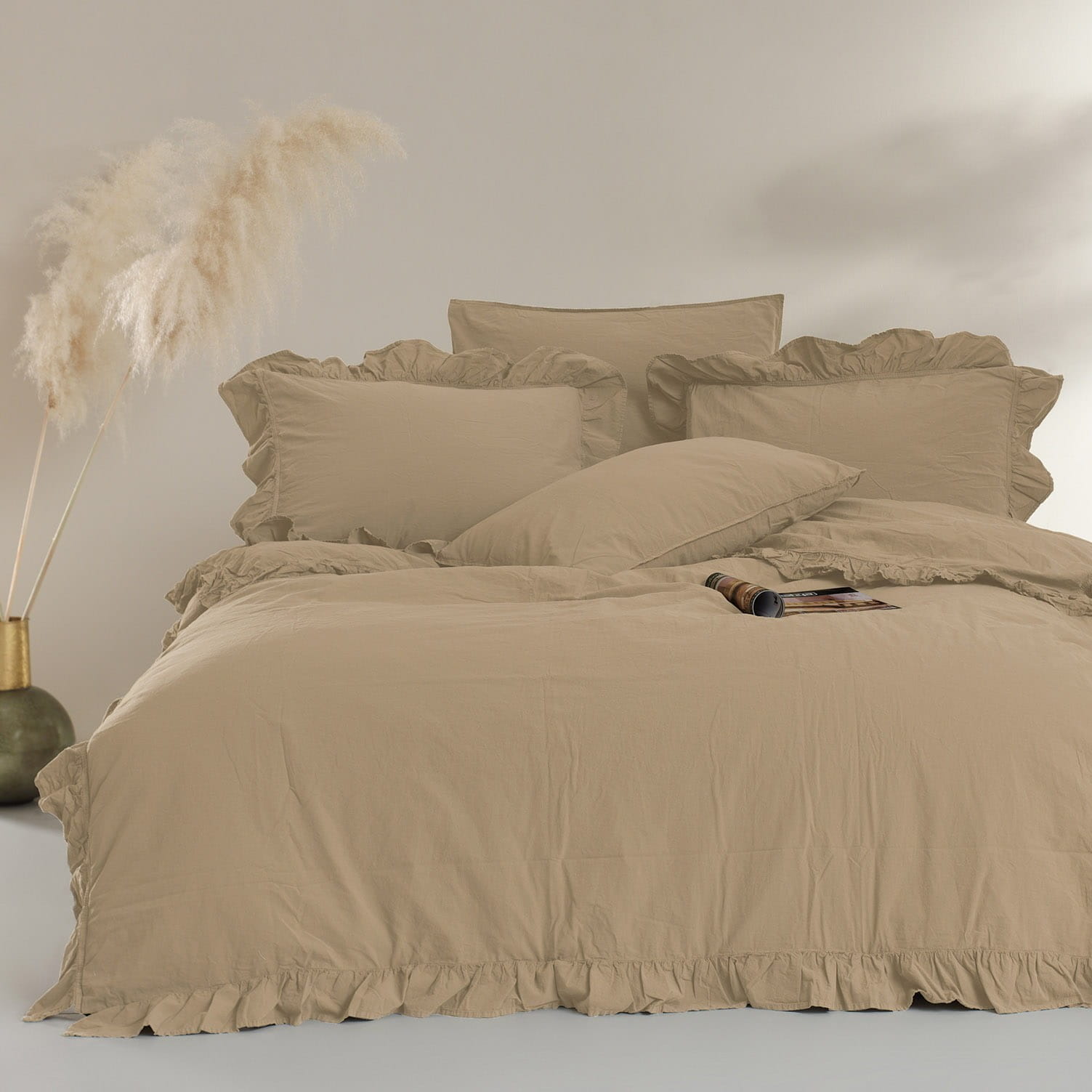 Pościel bawełniana z falbanką 220x200 Stonewashed Exclusive, Akdeniz Beige, beżowa - Limasso