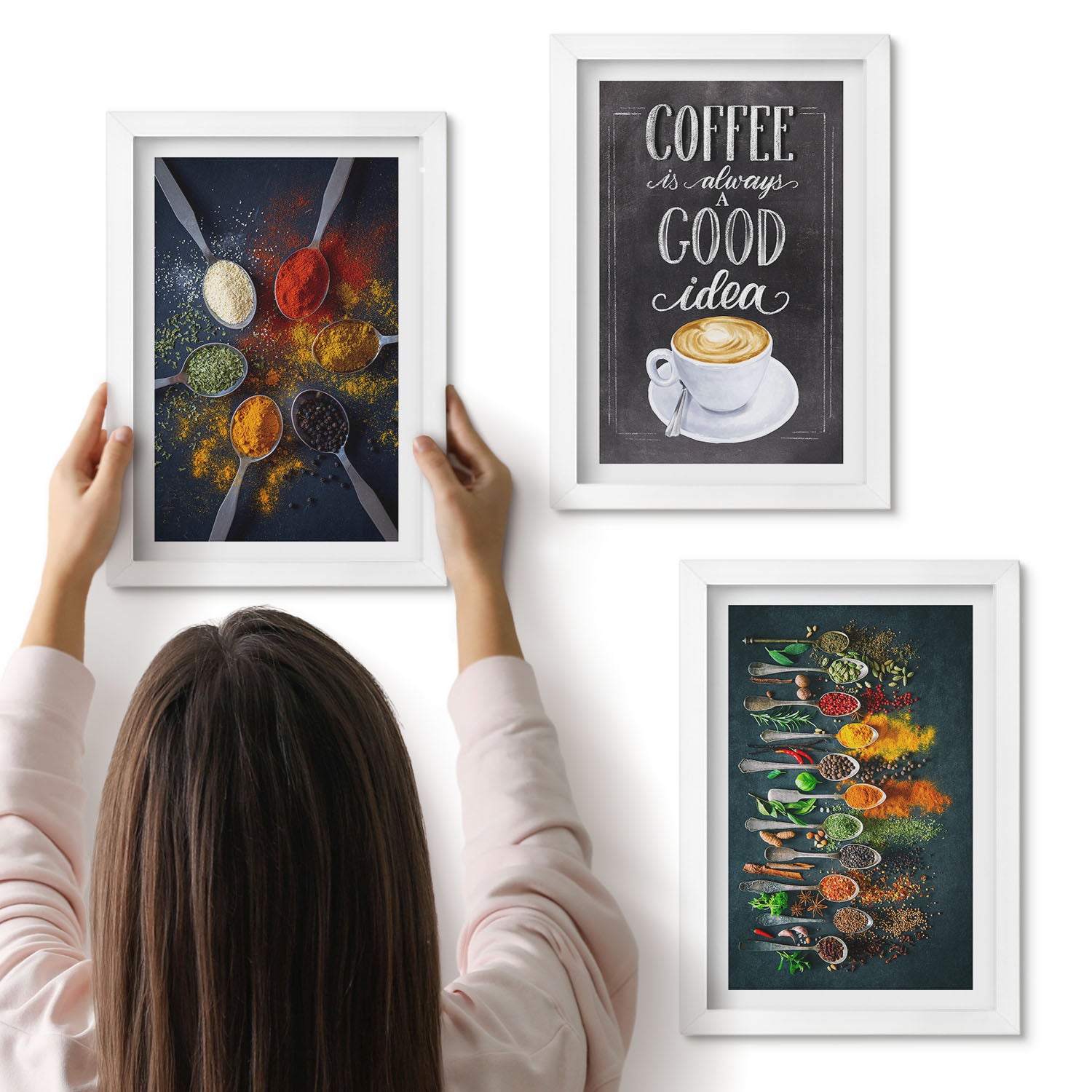 Galeria ścienna 3-częściowy komplet obrazów w białych ramach - Przyprawy kawa z filiżanką zioła kuchenne wzory - ArtPrintCave