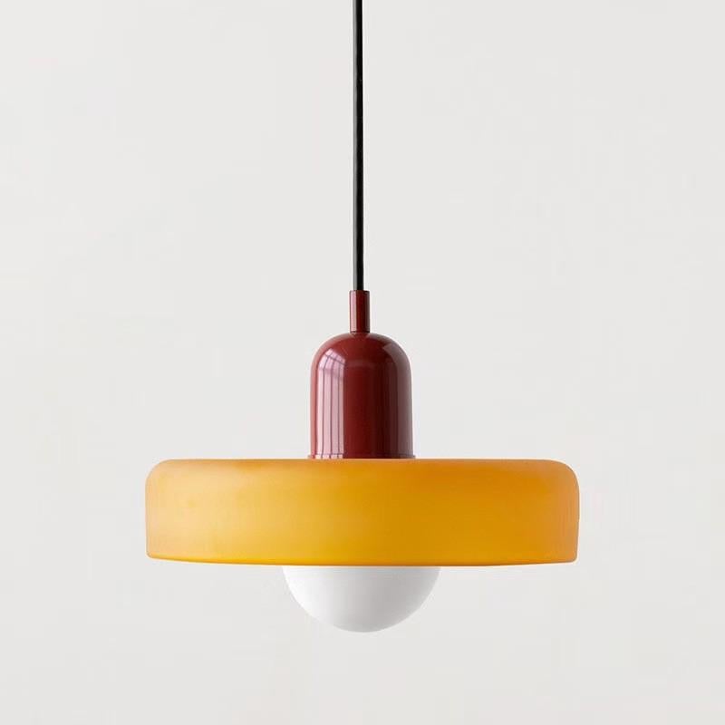 Żyrandol w stylu Bauhaus inspirowany średniowieczem, z kloszem z witrażu, idealny do sypialni; 25 cm pomarańczowe szkło + czerwona podstawa.
