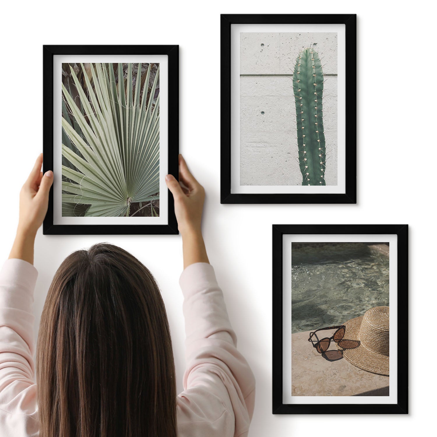 Galeria ścienna 3-częściowy komplet obrazów w czarnych ramach - Rośliny tropikalne i wakacyjne akcesoria nad wodą - ArtPrintCave