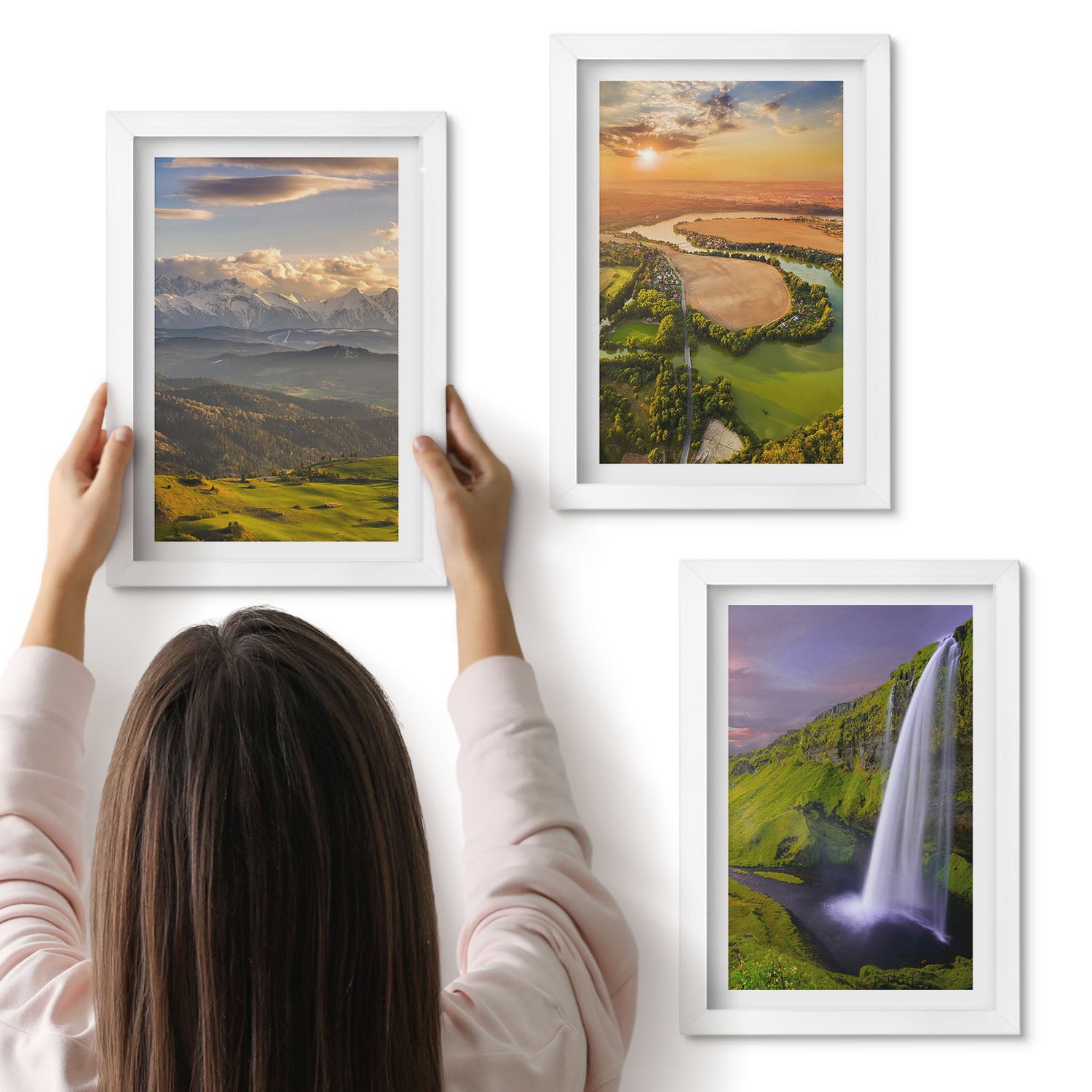 Galeria ścienna 3-częściowy komplet obrazów w białych ramach - Widoki górskie rzeki i wodospadu w naturze - ArtPrintCave
