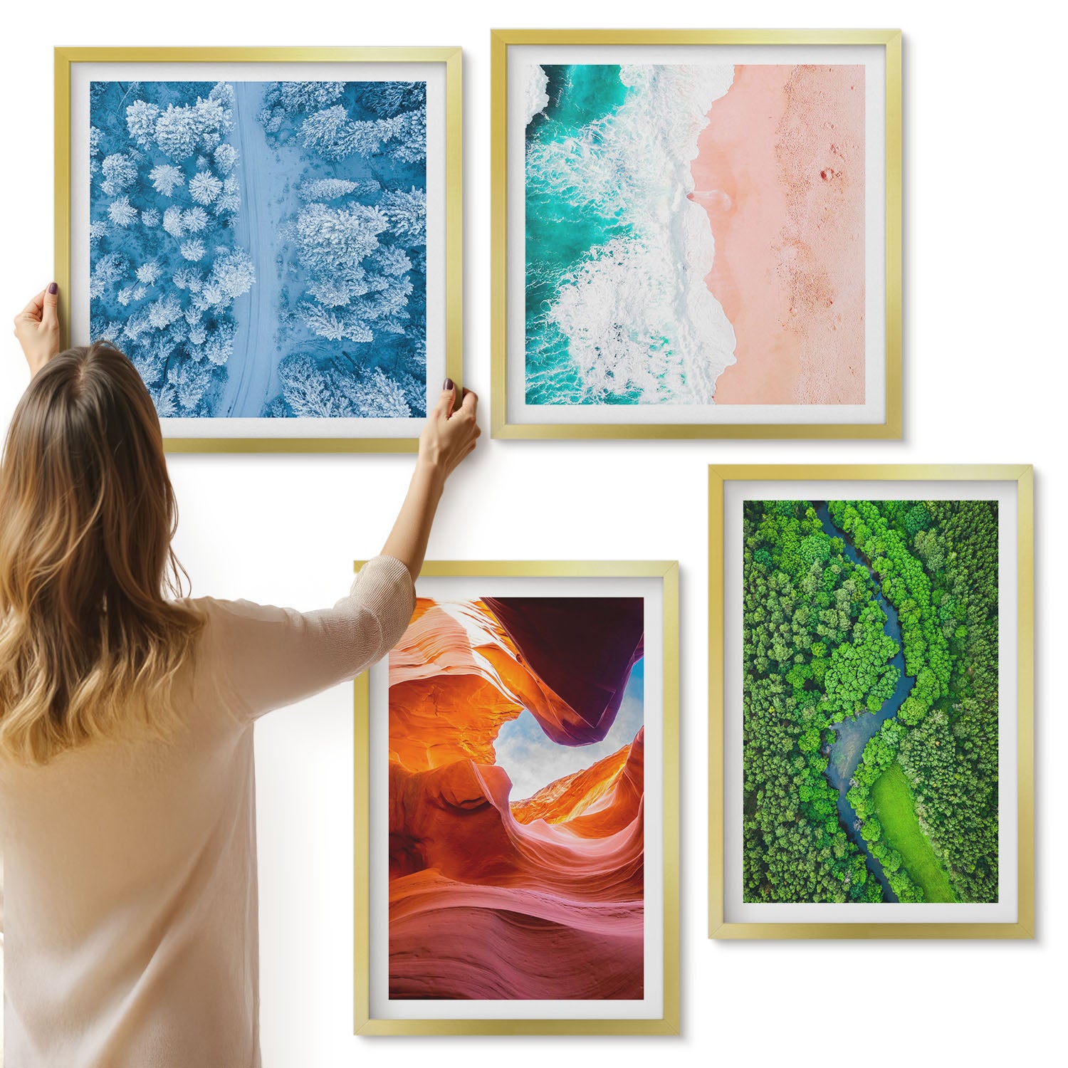 Galeria ścienna 4-częściowy komplet obrazów w złotych ramach - Woda w ruchu kanion i zieleń lasu zima natura - ArtPrintCave
