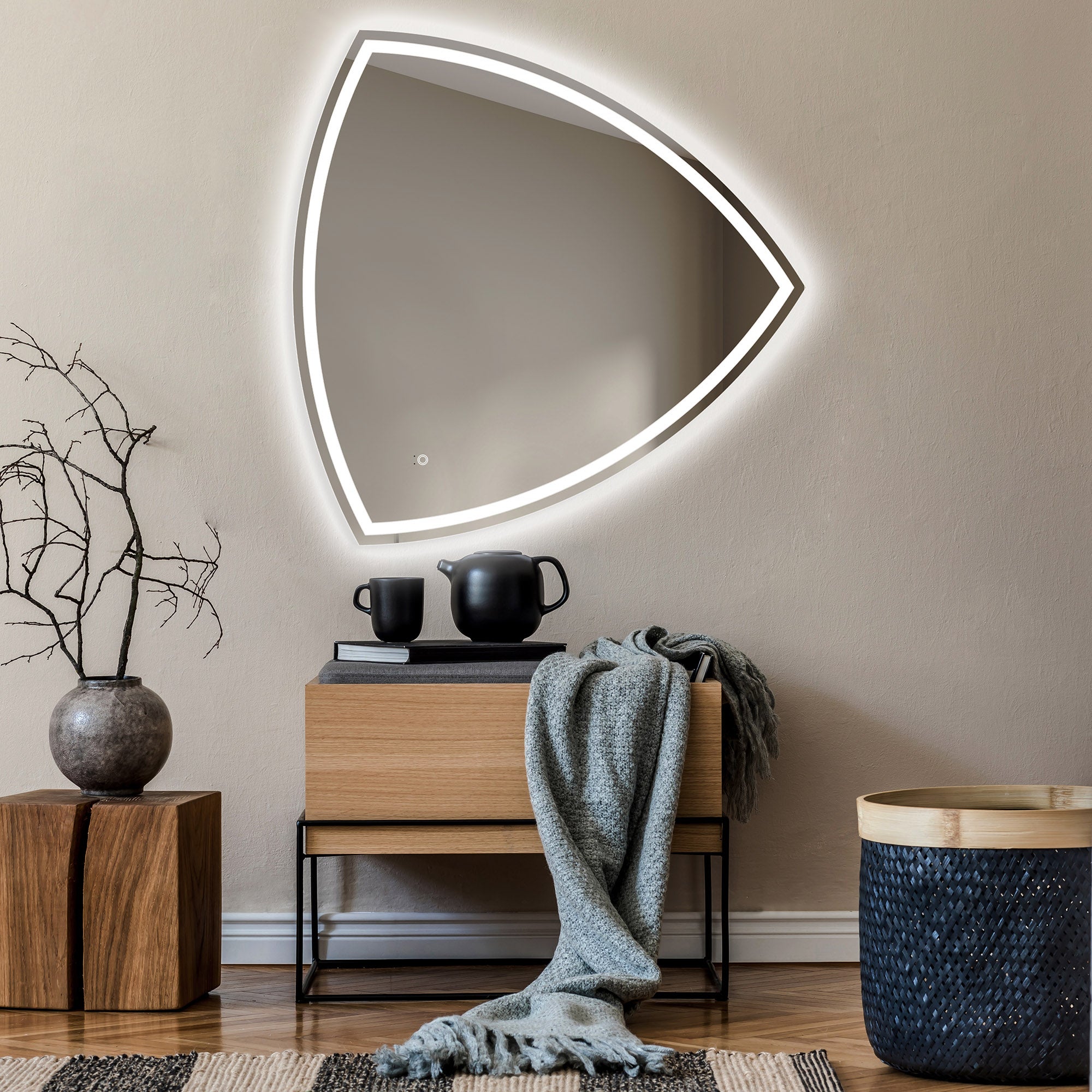 Asymetryczne lustro z oświetleniem LED Łazienka (74x74cm) Jasne lustro z oświetleniem | Chłodna biel 7000K