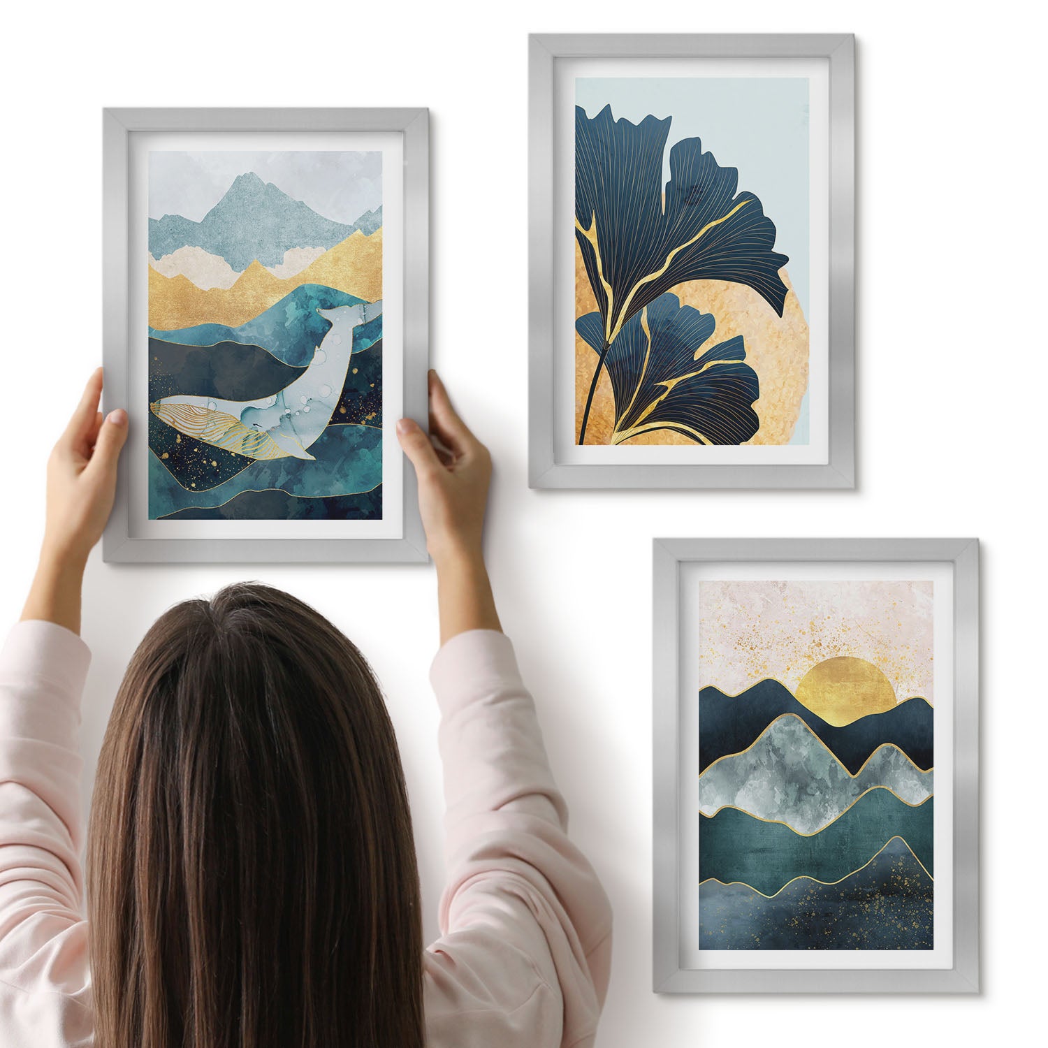 Galeria ścienna 3-częściowy komplet obrazów w srebrnych ramach - Abstrakcyjne estetyczne widoki z górami i roślinami - ArtPrintCave