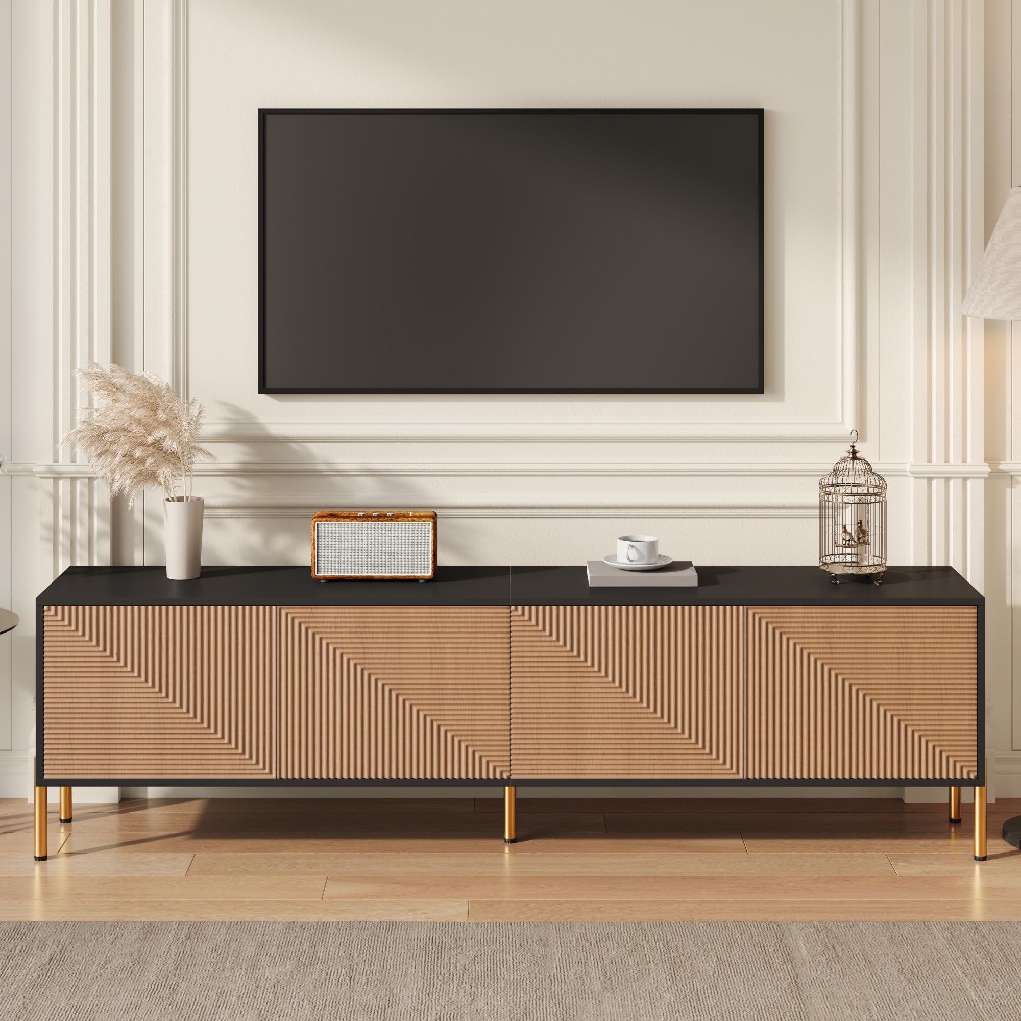 Nowoczesna szafka RTV z 4 drzwiami - 179 x 35 x 53,5 cm - Płyta wiórowa i złote metalowe nogi - Naturalny + czarny