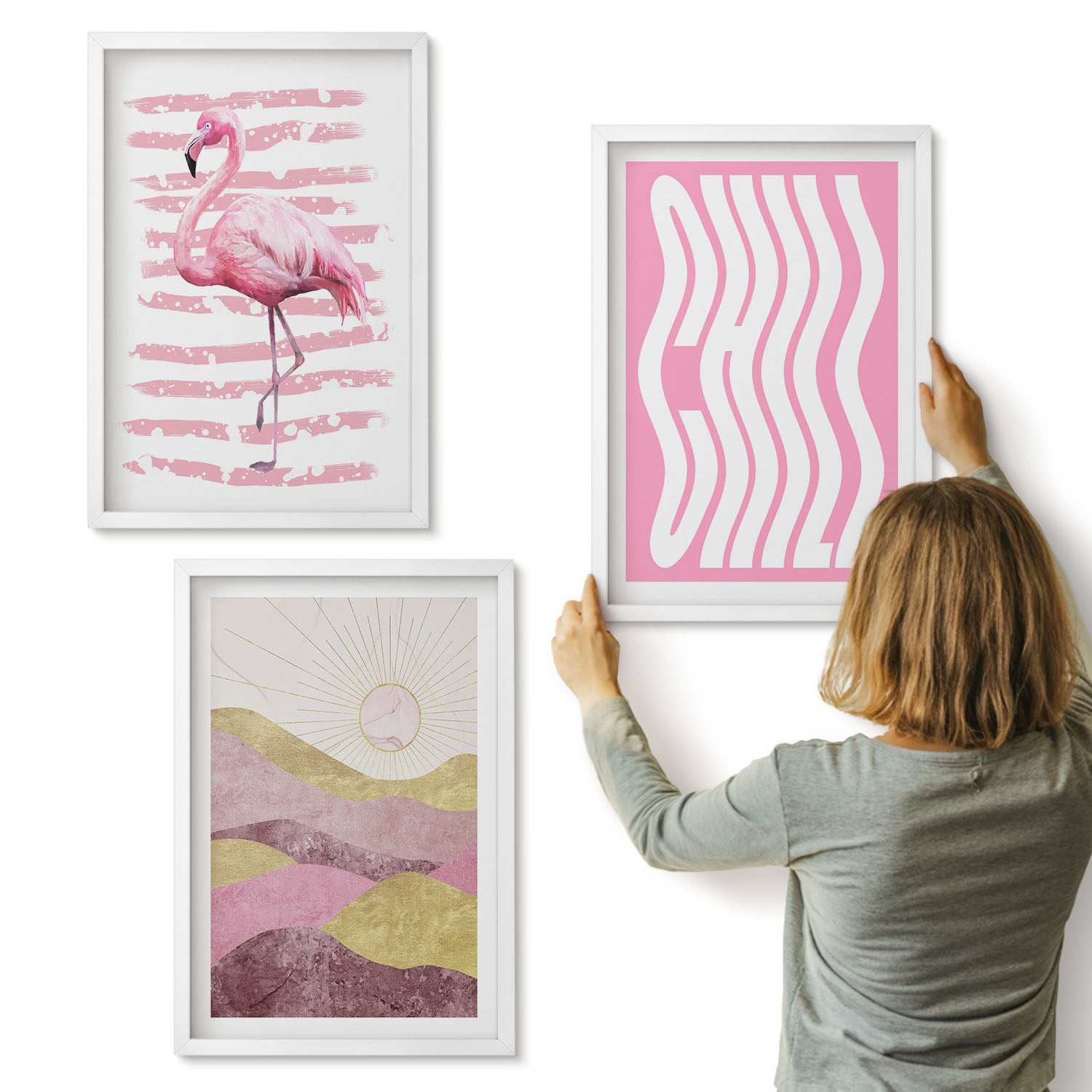 Galeria ścienna 3-częściowy komplet obrazów w białych ramach - Różowy flamingi pastelowy górski pejzaż napis Chill - ArtPrintCave