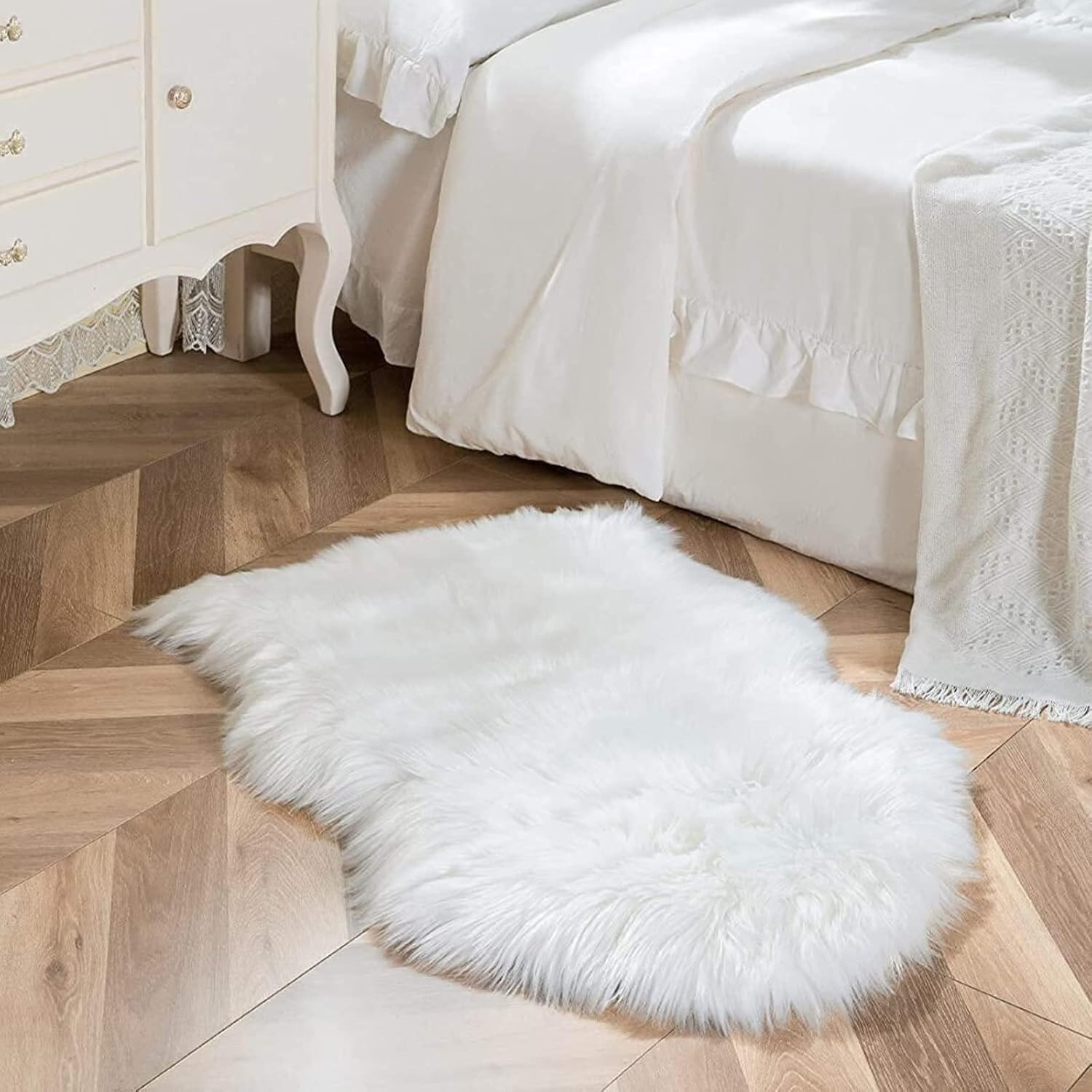 (Biały, 60 x 90 cm, nieregularny) Dywan z owczej skóry syntetycznej, dywan ze sztucznego futra, miękki dywan do sypialni, salonu, pokoju dziecięcego