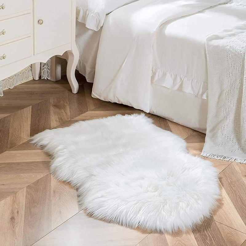 (Biały, 60 x 90 cm, nieregularny) Dywan z owczej skóry syntetycznej, dywan ze sztucznego futra, miękki dywan do sypialni, salonu, pokoju dziecięcego