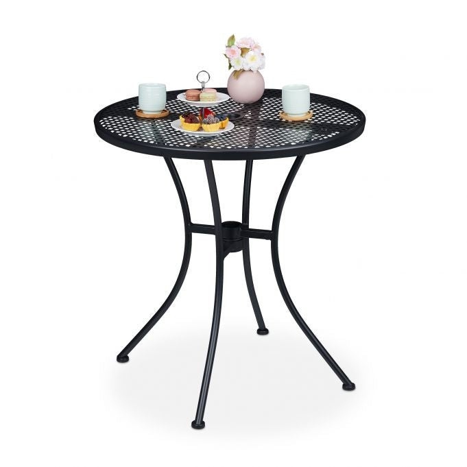 Stół ogrodowy z otworem na parasol