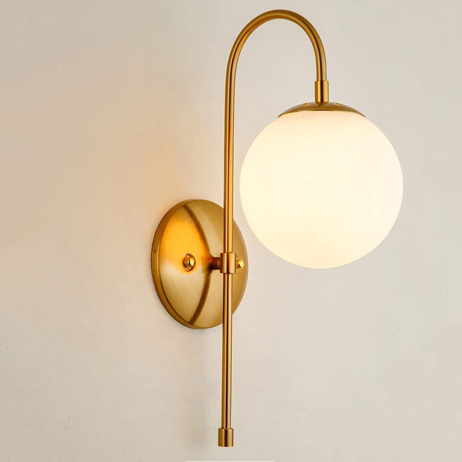 Nowoczesna, kreatywna lampa ścienna z kulistym szklanym kloszem, wykończenie w kolorze złotym, ciepłe światło, styl G, 15*15*42 cm