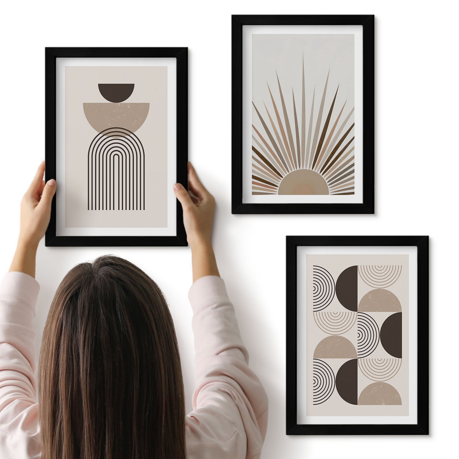 Galeria ścienna 3-częściowy komplet obrazów w czarnych ramach - Abstrakcyjne kształty w odcieniach beżu i brązu - ArtPrintCave