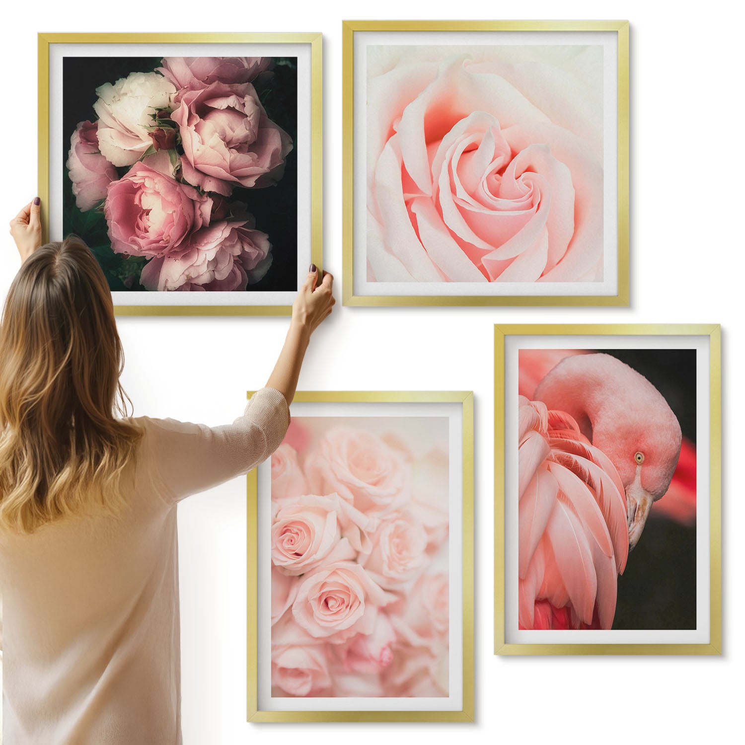 Galeria ścienna 4-częściowy komplet obrazów w złotych ramach - Pastelowe róże i flaming w delikatnych odcieniach - ArtPrintCave