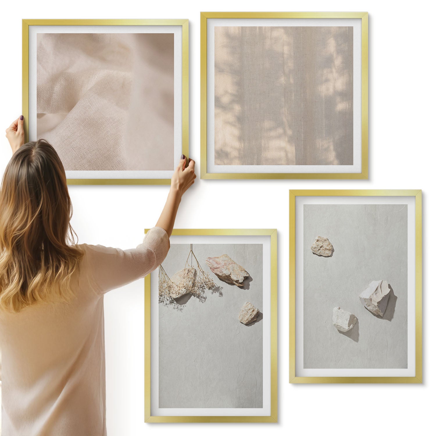 Galeria ścienna 4-częściowy komplet obrazów w złotych ramach - Boho kamienie na plaży mminimalistyczne dekoracje - ArtPrintCave