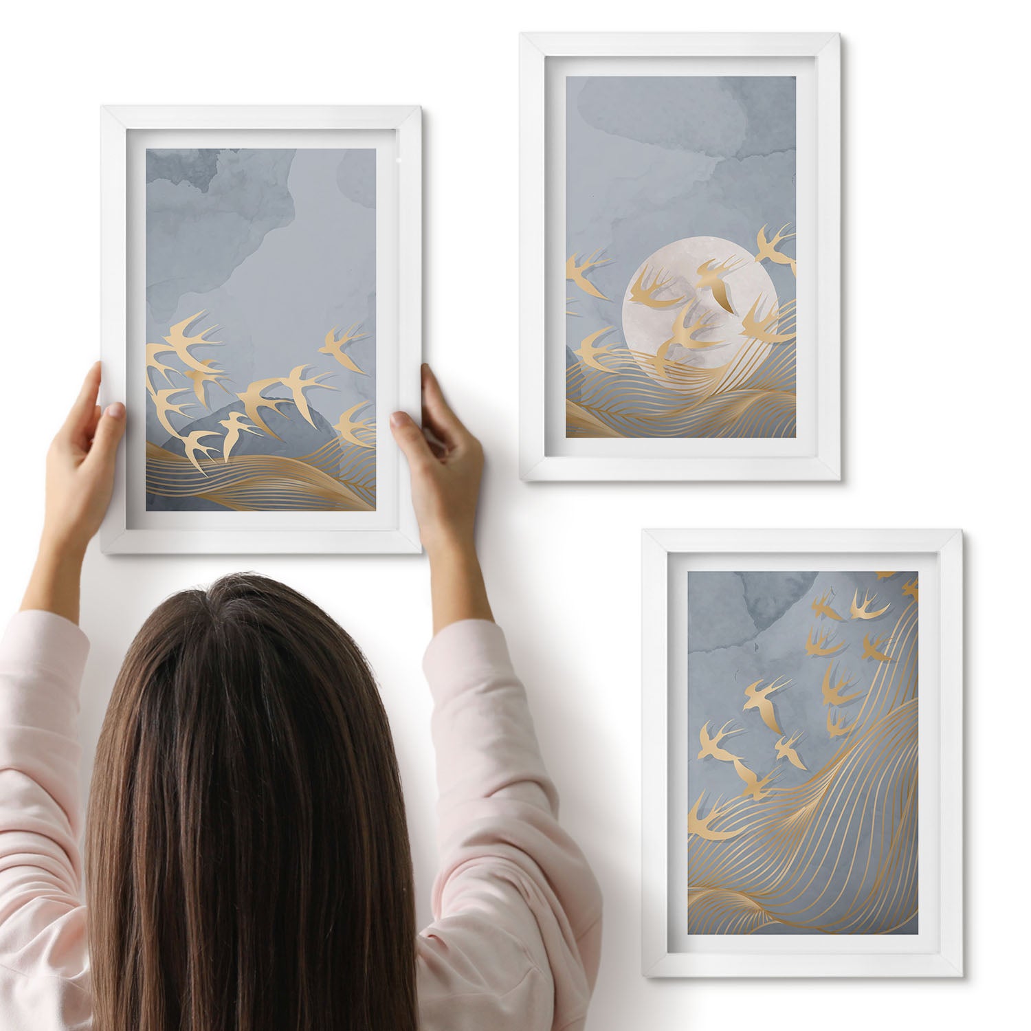 Galeria ścienna 3-częściowy komplet obrazów w białych ramach - Ptaki w locie na tle nieba i księżyca - ArtPrintCave
