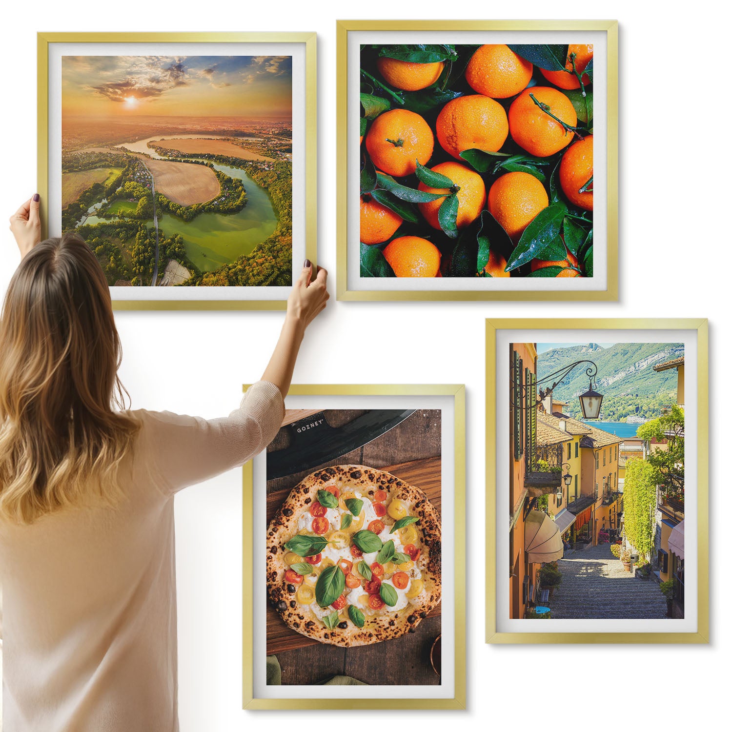 Galeria ścienna 4-częściowy komplet obrazów w złotych ramach - Włoskie krajobrazy z rzeką wzgórzami i miejską uliczką - ArtPrintCave