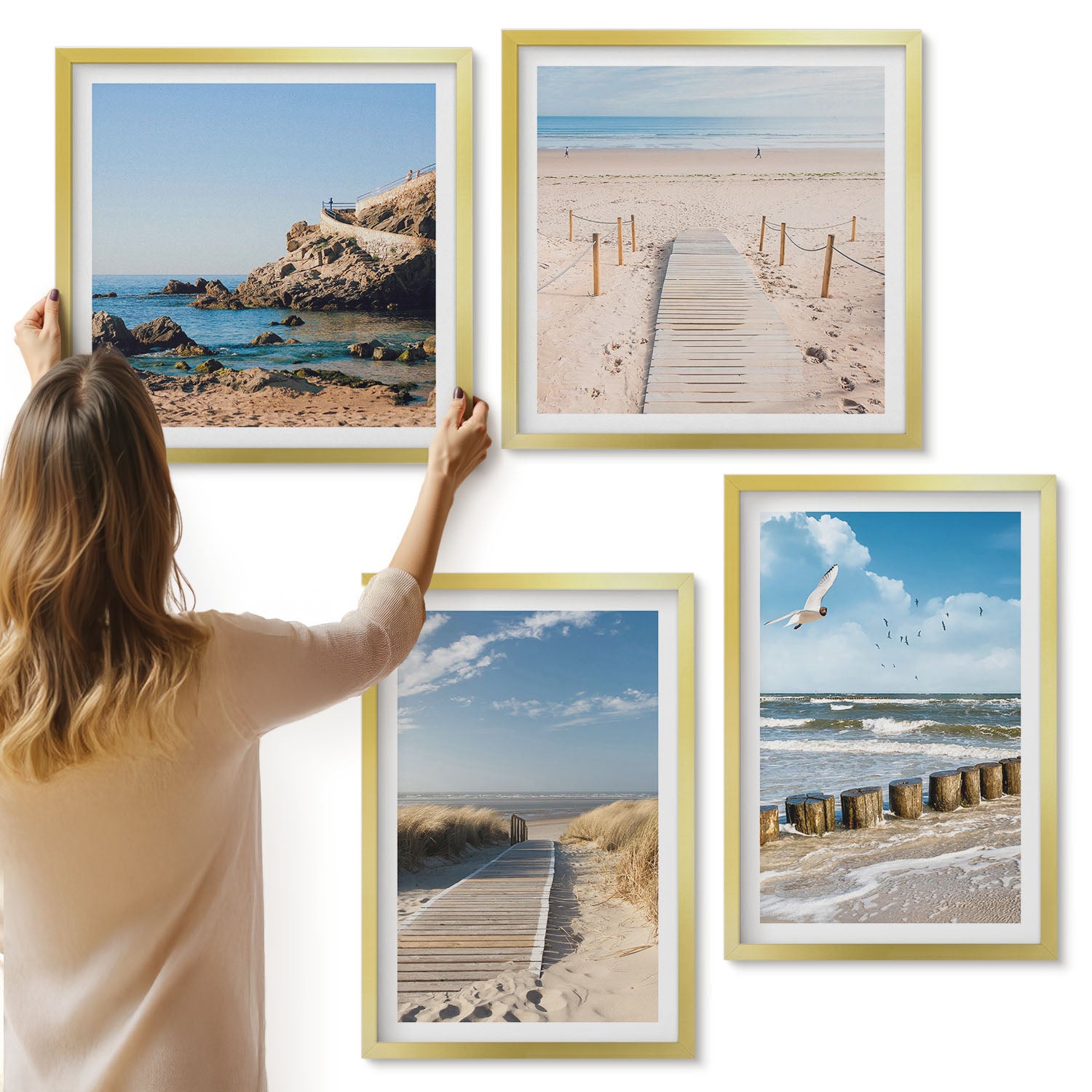 Galeria ścienna 4-częściowy komplet obrazów w złotych ramach - Plaża z piaskiem fale niebo i ptaki w locie - ArtPrintCave