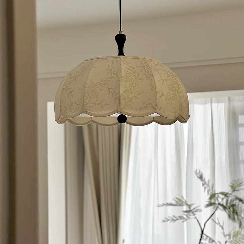 Retro francuski żyrandol w stylu wabi-sabi, styl vintage, lampa biurkowa z litego drewna ze wzorem. 40 cm