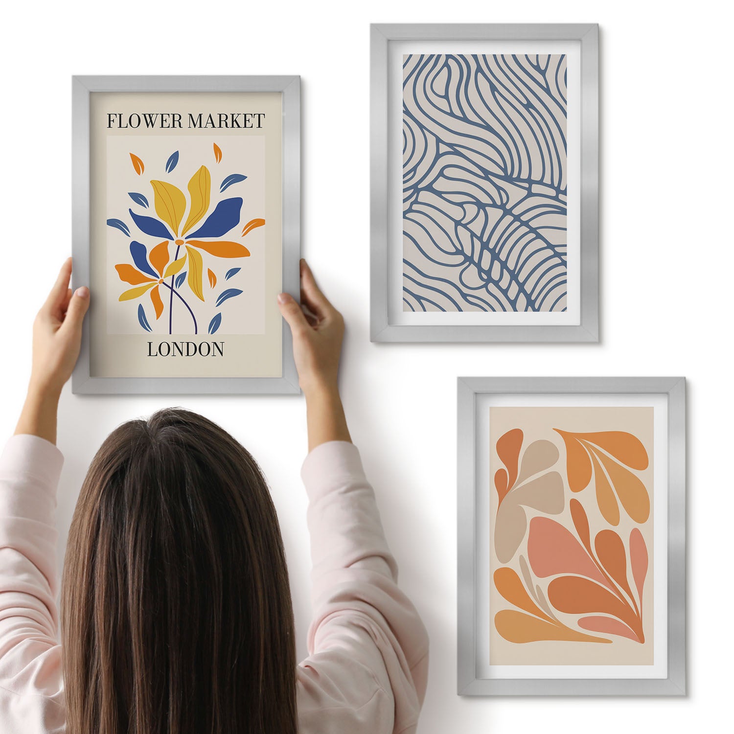 Galeria ścienna 3-częściowy komplet obrazów w srebrnych ramach - Kwiaty w stylu nowoczesnym z abstrakcyjnymi wzorami - ArtPrintCave
