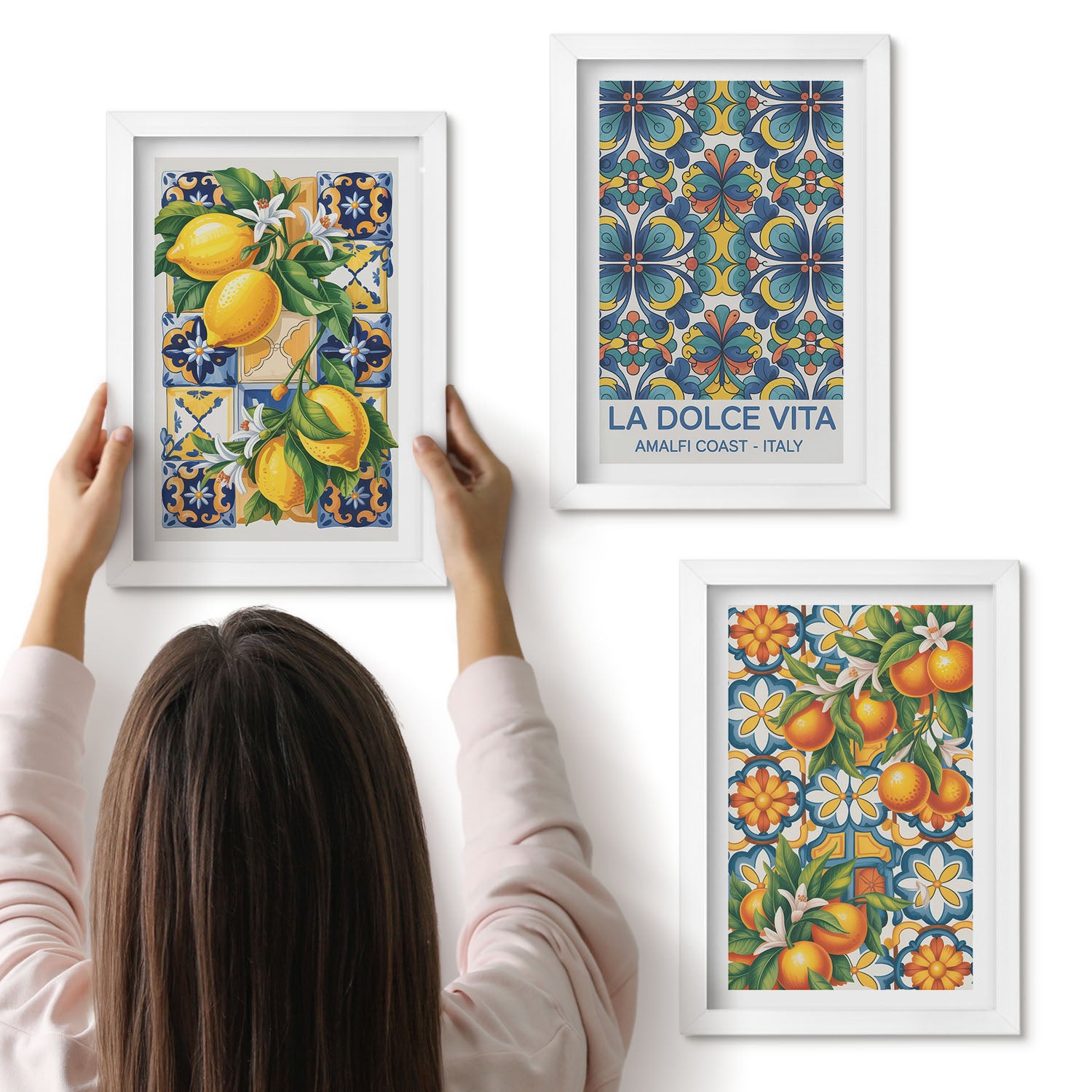 Galeria ścienna 3-częściowy komplet obrazów w białych ramach - Kwiaty cytryny i pomarańcze w kolorowych wzorach - ArtPrintCave