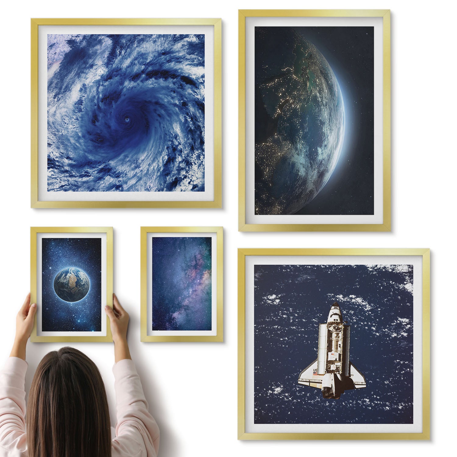 Galeria ścienna 5-częściowy komplet obrazów w złotych ramach - Kosmiczne pejzaże widoki Ziemi i przestrzeni kosmicznej - ArtPrintCave