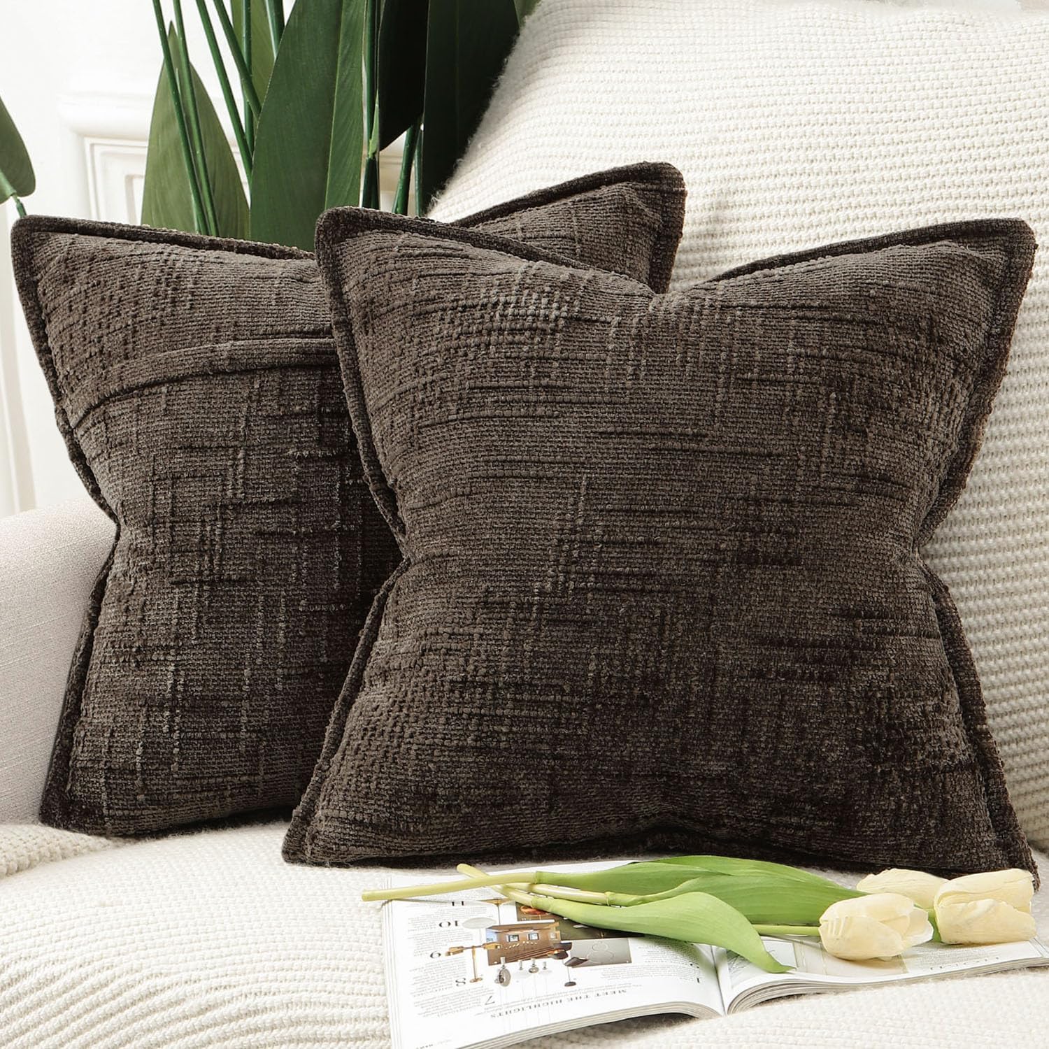 Zestaw 2 dekoracyjnych poszewek na poduszki z szenili, 45 x 45 cm, na sofę, fotel, styl boho, dekoracyjna poduszka na łóżko, salon, brązowy.