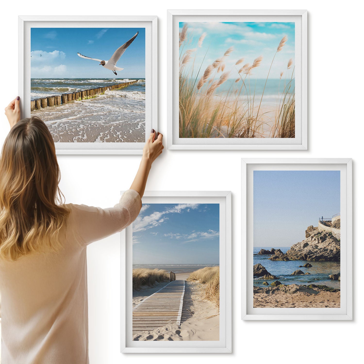 Galeria ścienna 4-częściowy komplet obrazów w białych ramach - Plaża z drewnianą ścieżką morze i klify nadmorskie - ArtPrintCave
