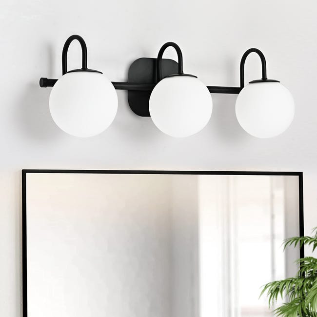 Trzy lampy do lustra łazienkowego, kinkiety do sypialni i salonu, lampy do lustra umywalkowego, oświetlenie pokrywy kulowej