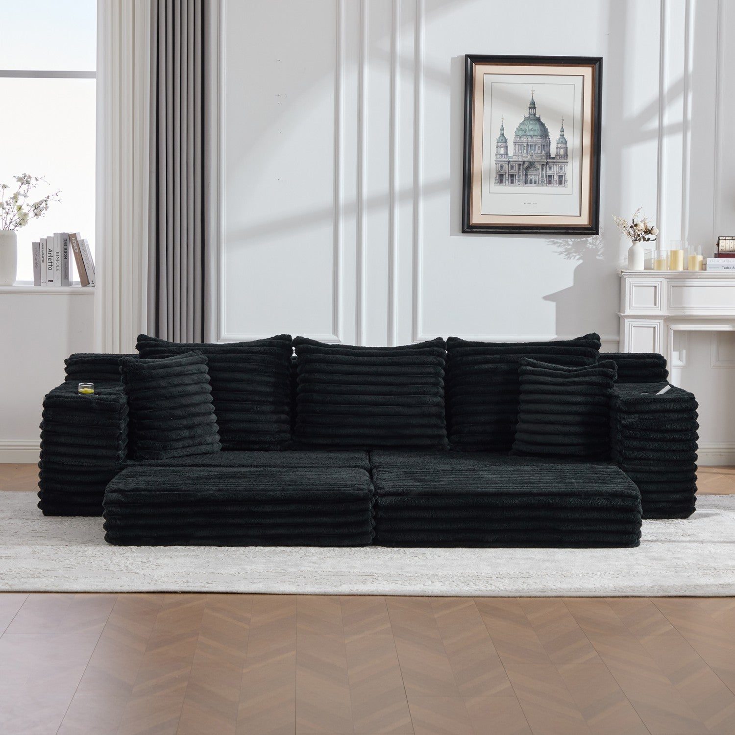 Kompaktowa sofa z tkaniny w kratę, z dodatkowymi poduszkami, kieszeniami po bokach i uchwytami na kubki, w kolorze czarnym