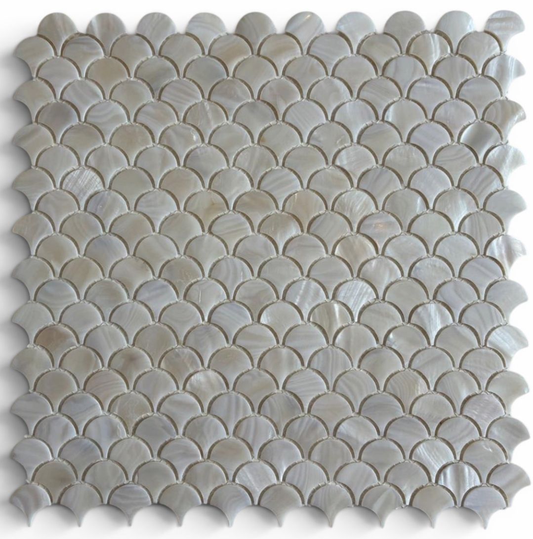 Mozaika z masy perłowej efekt łuski (fish scale) 30x30 cm na siatce elegancka okładzina