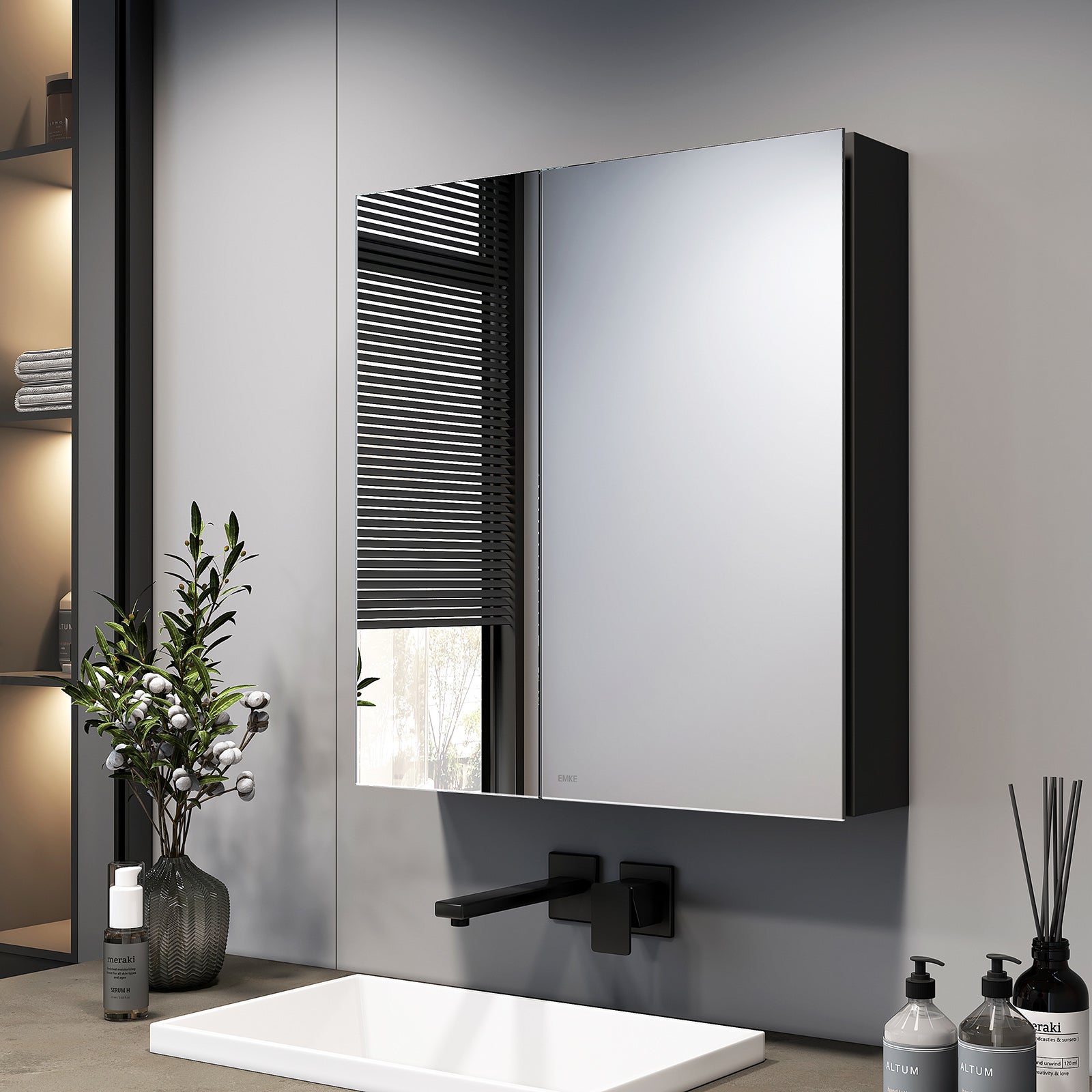 EMKE Szafka łazienkowa z lustrem 60 x 65 x 14,5 cm – 2 drzwi lustrzane, regulowane półki, matowa czerń