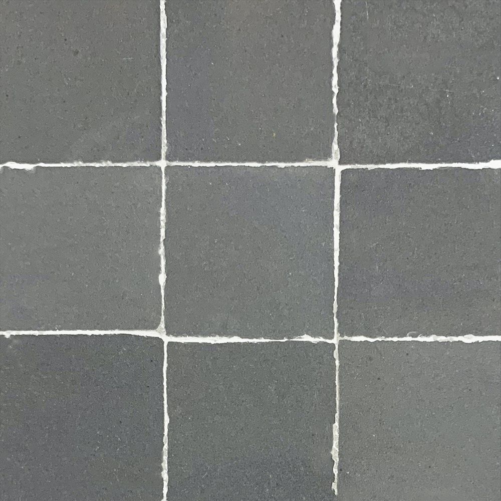 Zellige "Smoky Fig" – patchwork płytek Zellige w kolorze szarym 10×10 cm – 100 szt., 1 m² – płytki ścienne do łazienek i kuchni.