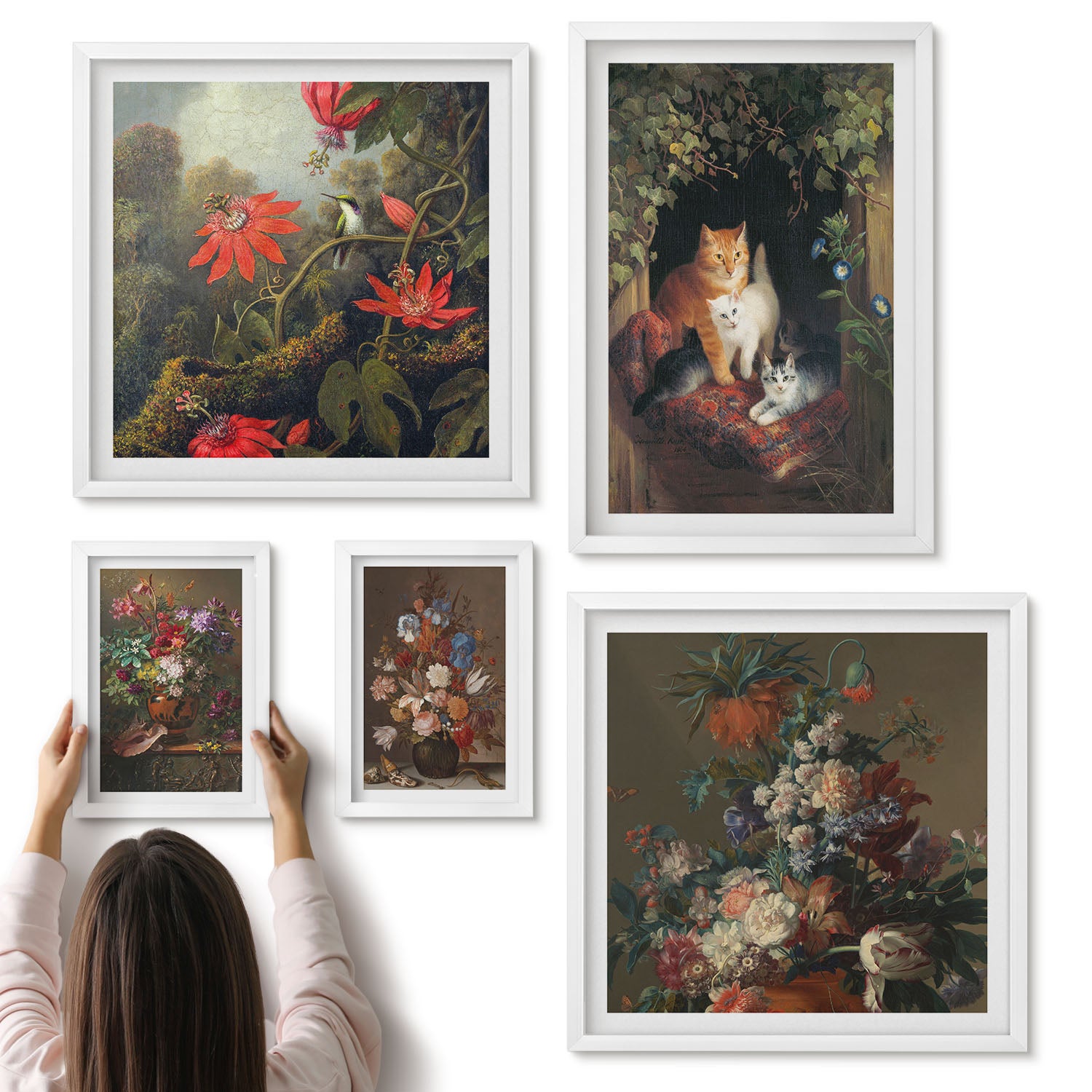 Galeria ścienna 5-częściowy komplet obrazów w białych ramach - Kwiatowe kompozycje i urocze koty w stylu vintage - ArtPrintCave