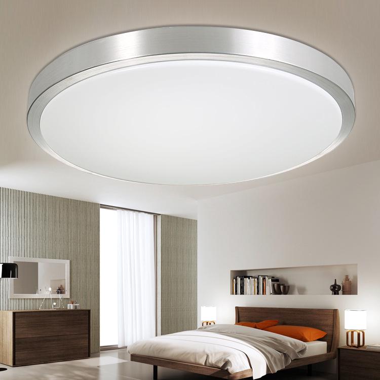 Okrągła lampa sufitowa LED o nowoczesnym wzornictwie, chłodnej bieli 6000K, idealna do salonów, sypialni, jadalni i biur.