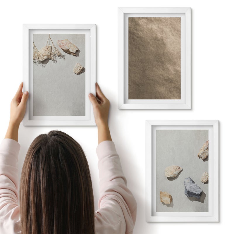 Galeria ścienna 3-częściowy komplet obrazów w białych ramach - Kamienie na plaży naturalne struktury - ArtPrintCave