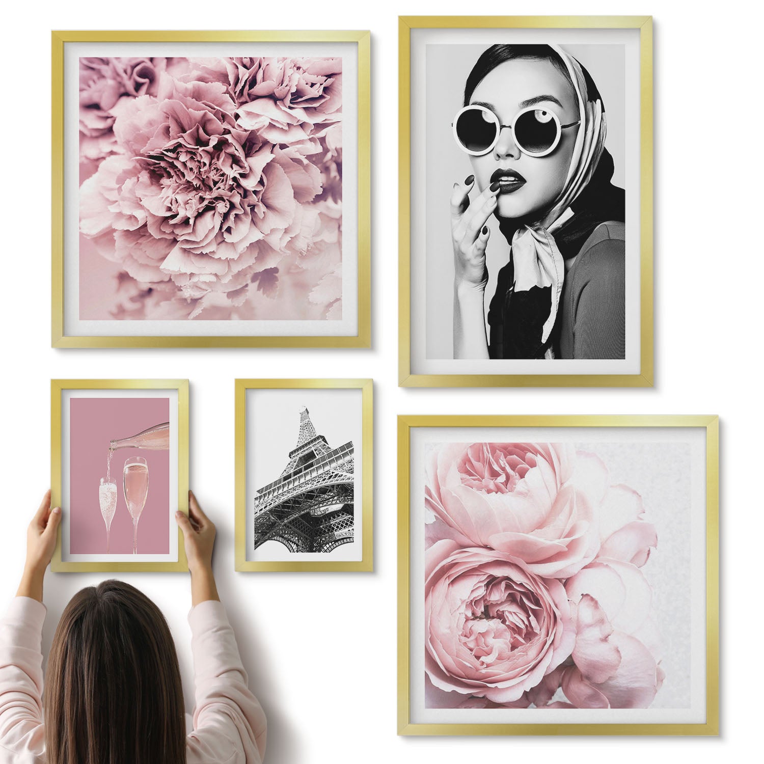 Galeria ścienna 5-częściowy komplet obrazów w złotych ramach - Stylowe portrety i kwiatowe akcenty w różowej tonacji - ArtPrintCave