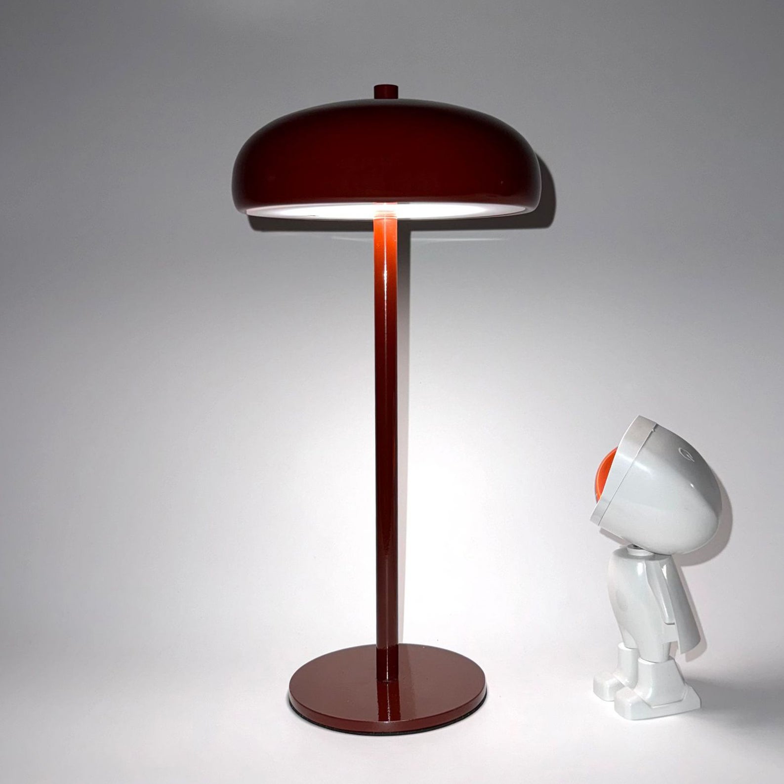 Bezprzewodowa lampa stołowa LED, nowoczesna przenośna lampka biurkowa, ładowana lampka nocna ze ściemnianiem w 3 kolorach (czerwony)