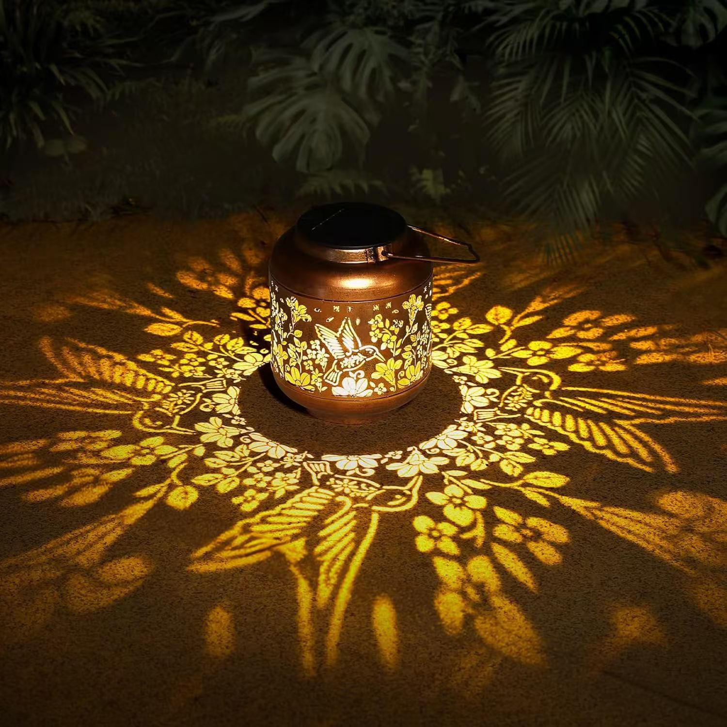 Dekoracyjna lampa LED w stylu ażurowego żelaza kutego z motywem kolibrów solarna lampa wisząca z żelaza kutego idealna Boże Narodzenie lub urodziny