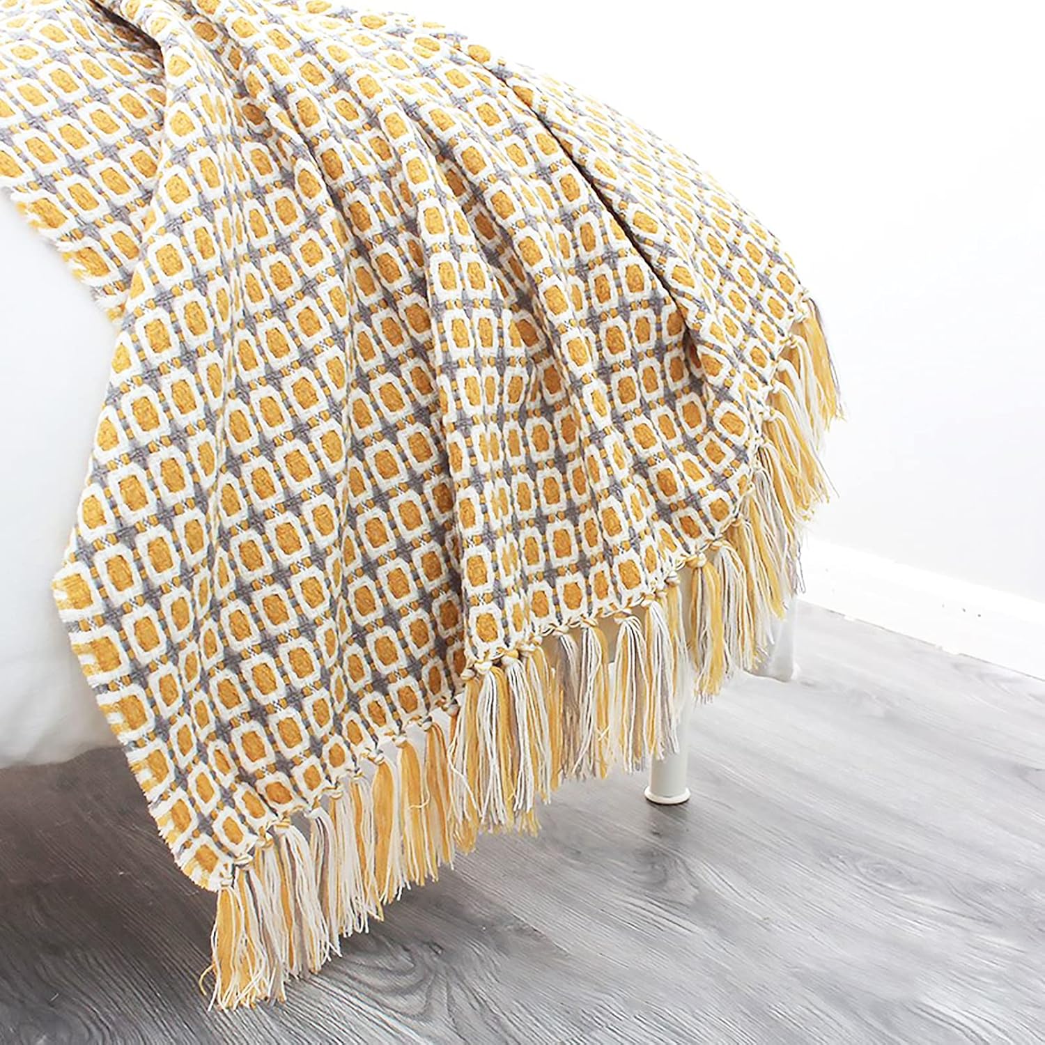 Koc z dzianiny z pomponami w pepitkę 170 x 130 cm, pled w stylu boho, ciepły pled na sofę - pled dekoracyjny na kanapę, łóżko, sofę