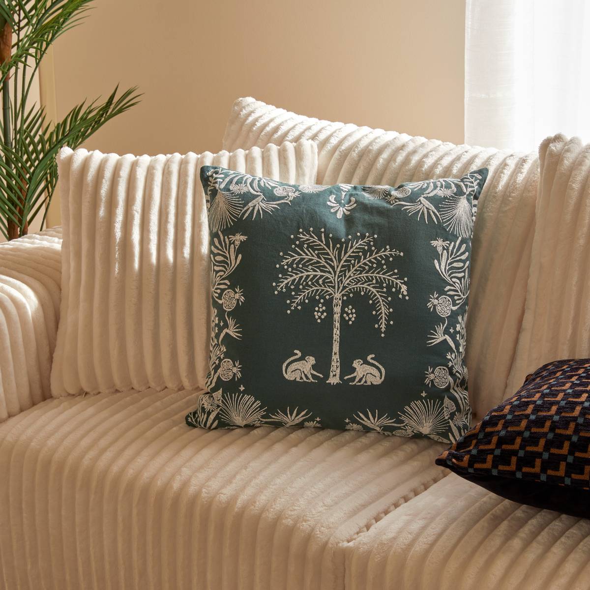 Poduszka dekoracyjna haftowana Palm Resort 45x45cm zielona