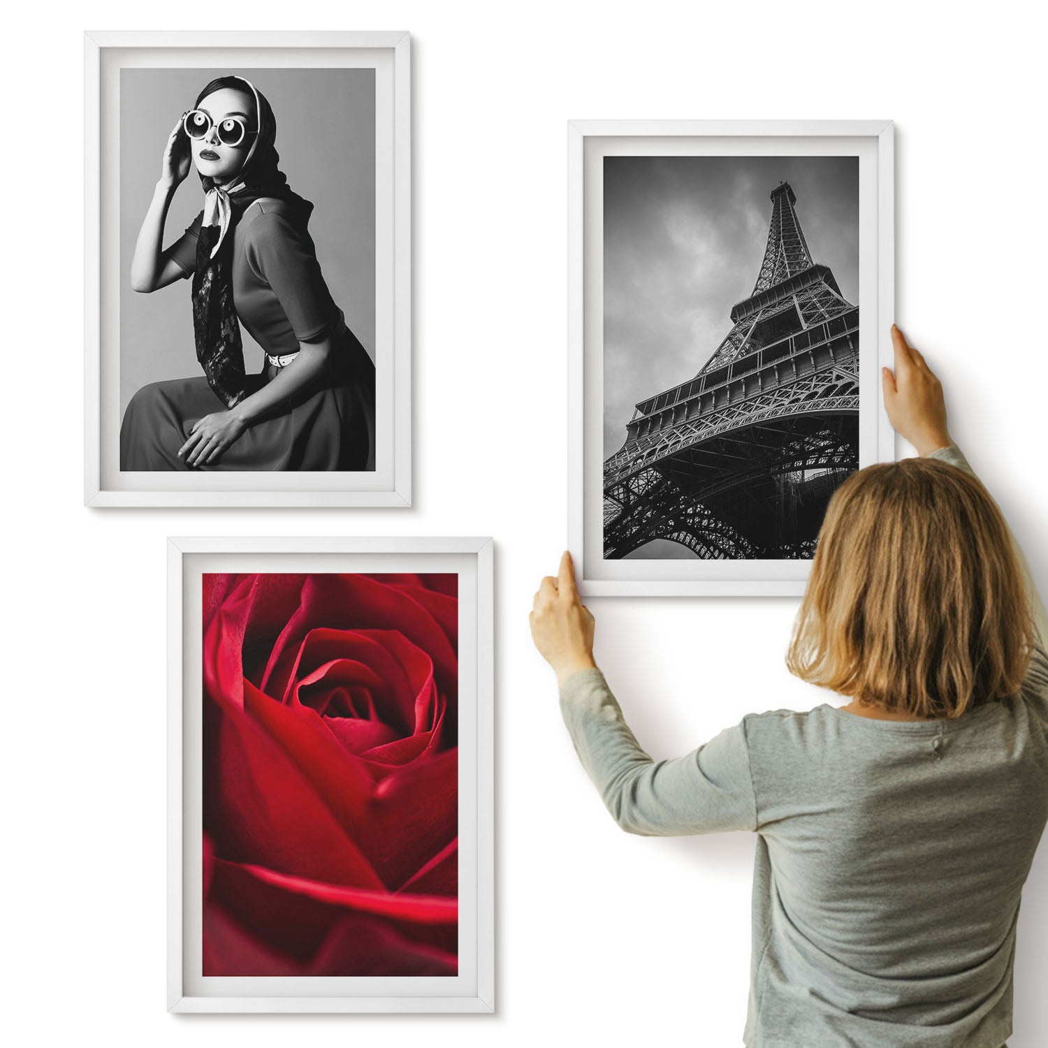 Galeria ścienna 3-częściowy komplet obrazów w białych ramach - Paryska kobieta w okularach róża i wieża Eiffla - ArtPrintCave