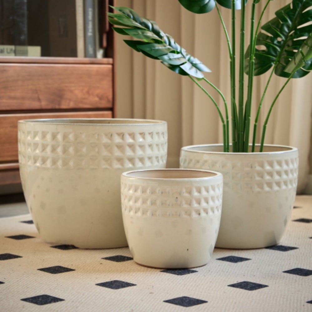 Zestaw 3 ręcznie robionych doniczek ceramicznych.