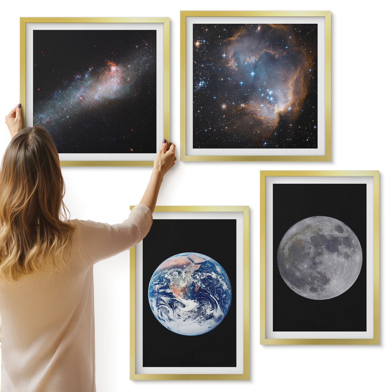 Galeria ścienna 4-częściowy komplet obrazów w złotych ramach - Kosmos galaktyki gwiazdy i Księżyc w pełni - ArtPrintCave