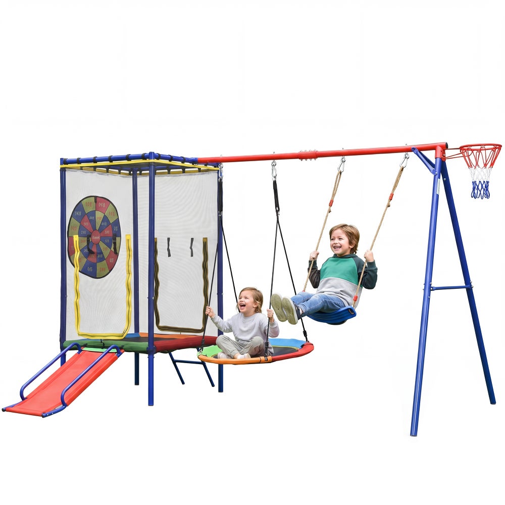 Wielofunkcyjny plac zabaw dla dzieci na zewnątrz z huśtawką, zjeżdżalnią, trampoliną, koszem do koszykówki i siatką zabezpieczającą