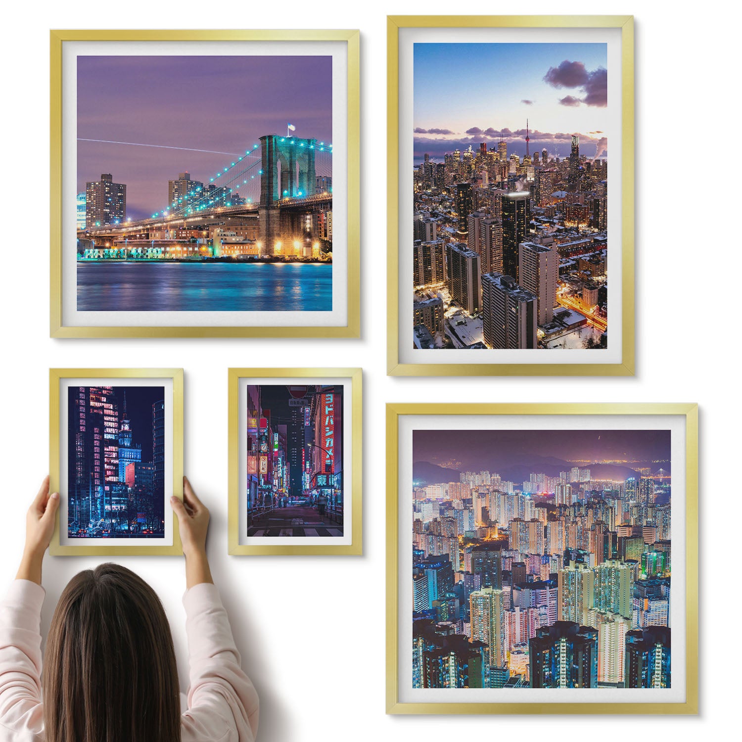 Galeria ścienna 5-częściowy komplet obrazów w złotych ramach - Nowoczesne miejskie pejzaże nocne z neonami i wieżowcami - ArtPrintCave