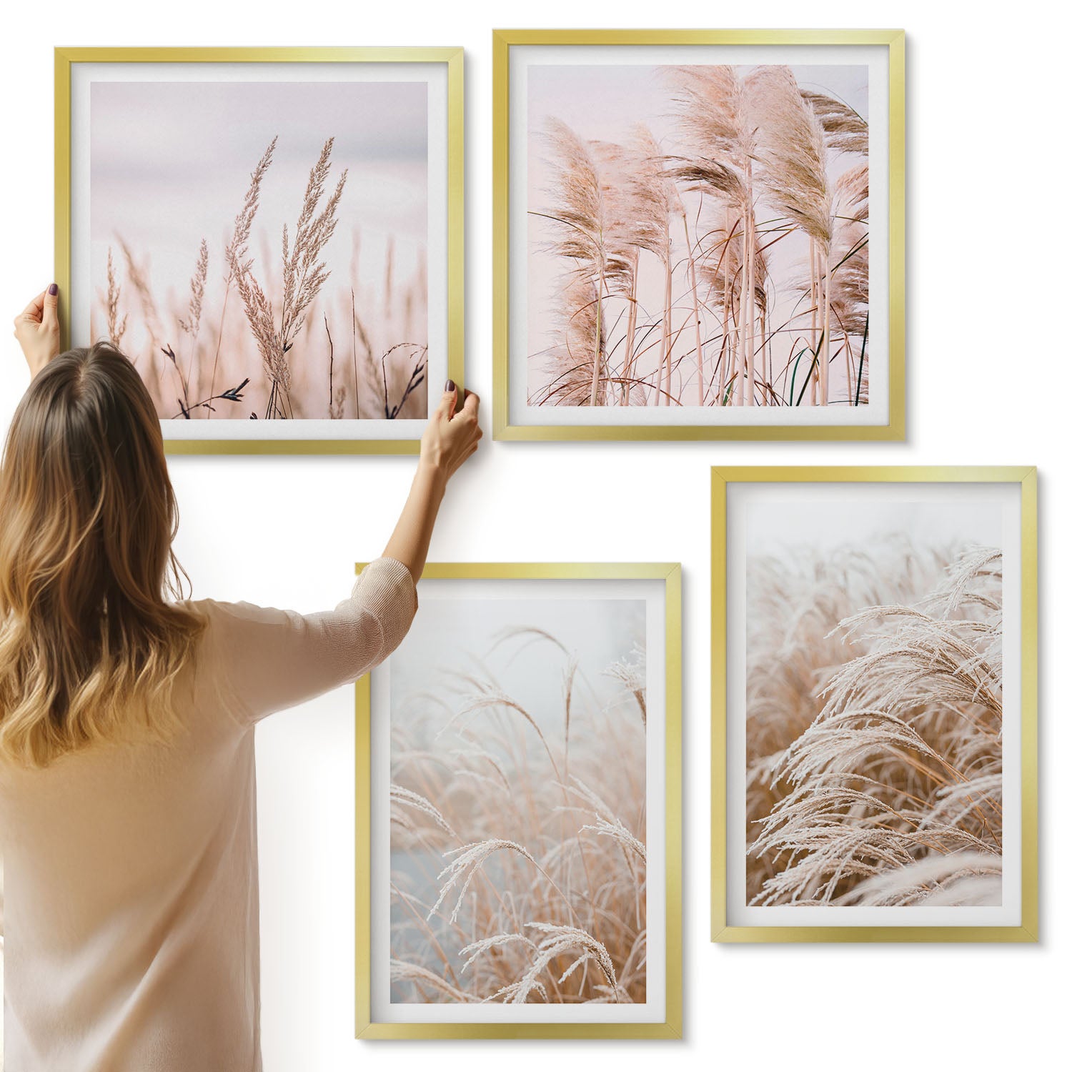 Galeria ścienna 4-częściowy komplet obrazów w złotych ramach - Pola traw w delikatnych odcieniach brązu i beżu - ArtPrintCave