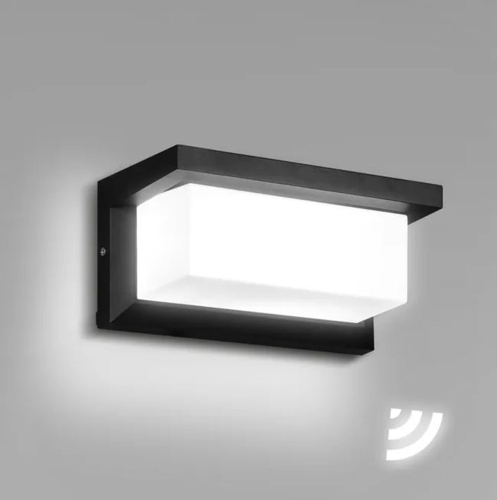 Nowoczesna lampa ścienna wewnętrzna/na zewnątrz z czujnikiem ruchu, wodoodporne oświetlenie ścienne IP65 LED 18W zimna biel - 1 sztuka