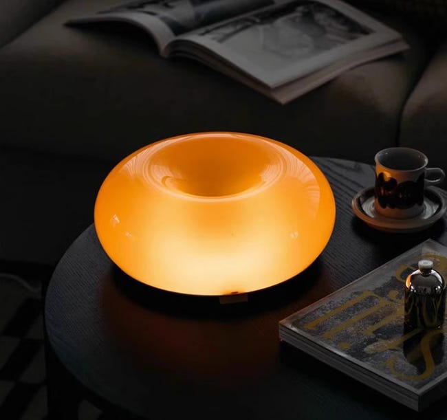 Kinkiet Donut, lampa stołowa pomarańczowa, lampa trójkolorowa, standard europejski