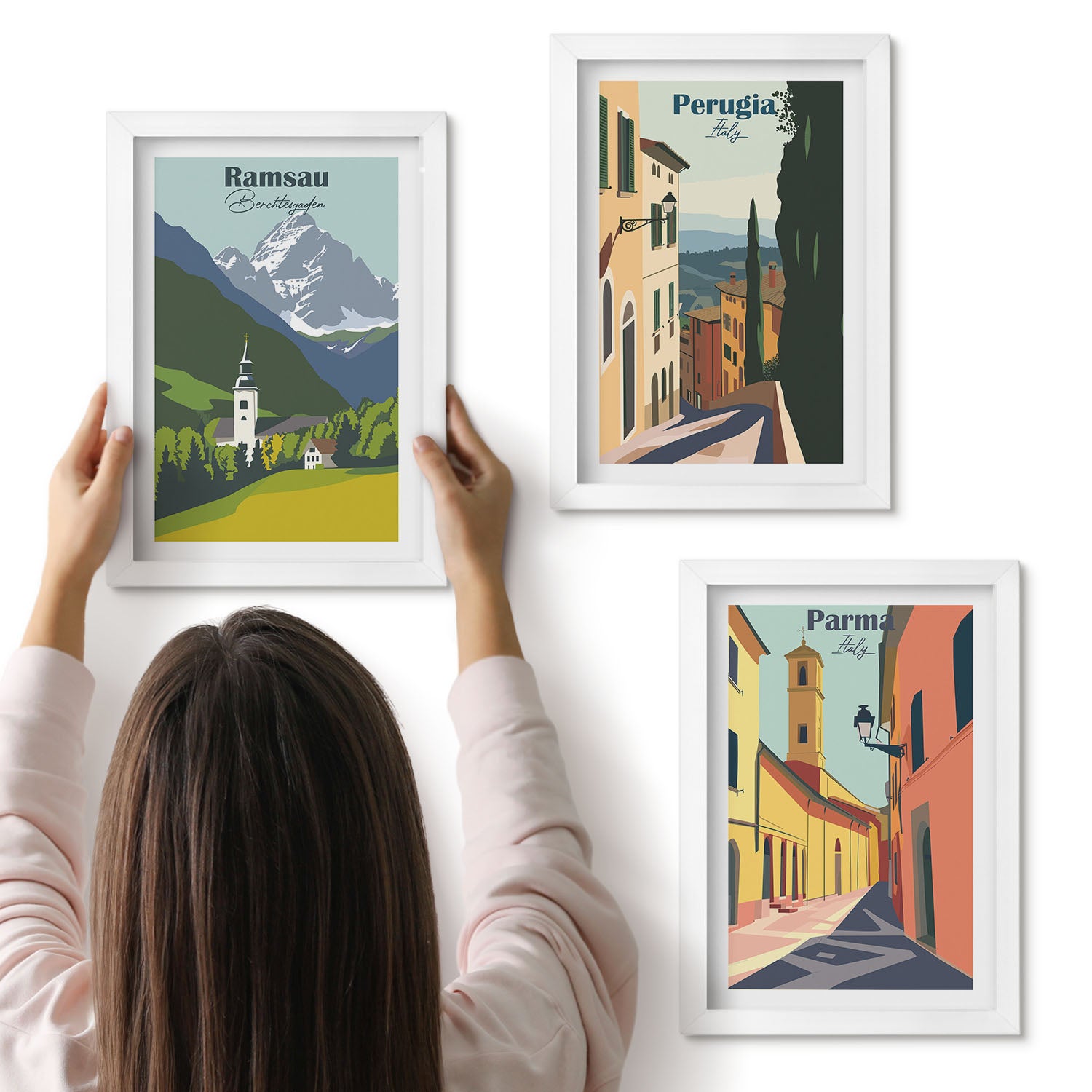 Galeria ścienna 3-częściowy komplet obrazów w białych ramach - Pejzaże górskie i uliczki włoskich miast - ArtPrintCave