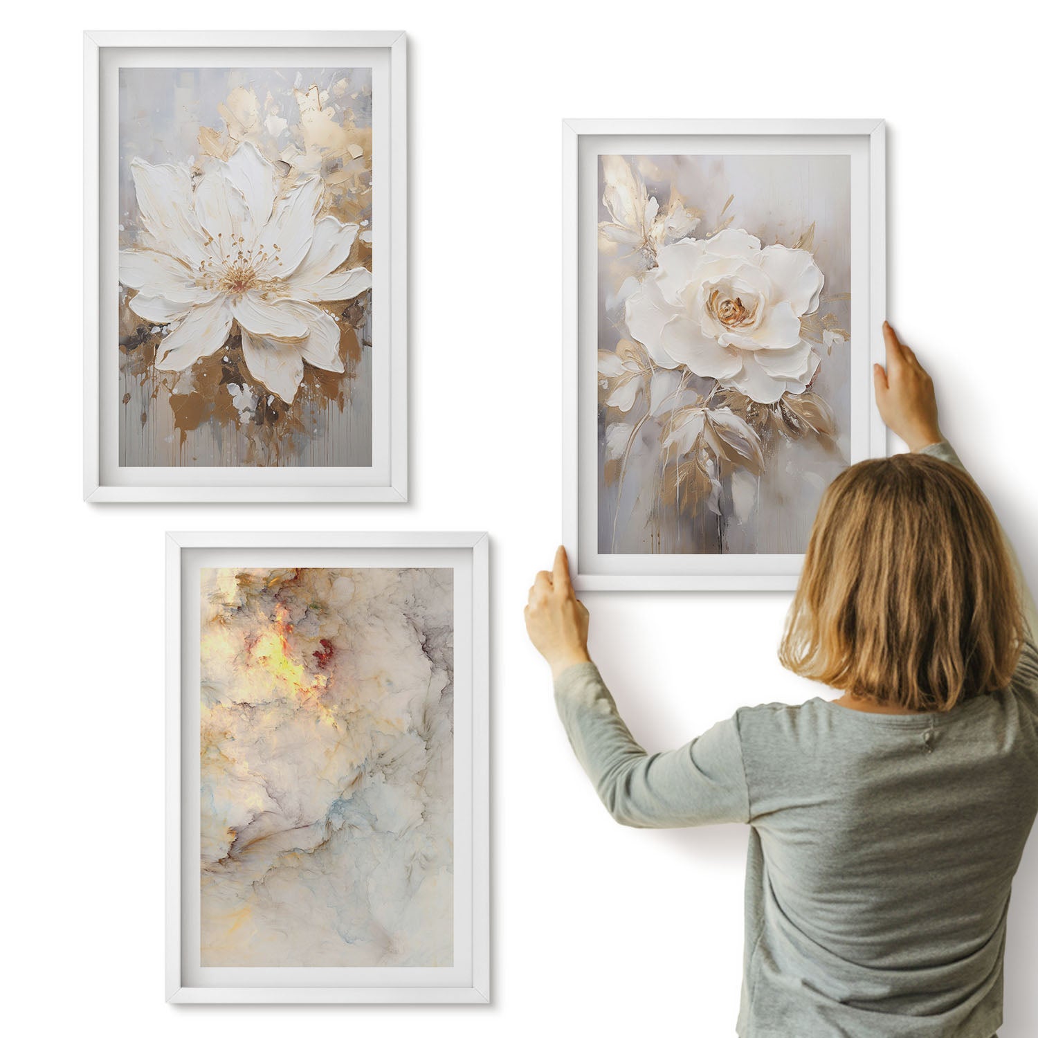 Galeria ścienna 3-częściowy komplet obrazów w białych ramach - Kwiaty na jasnym tle z abstrakcyjnymi wzorami - ArtPrintCave